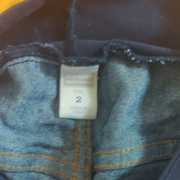 Maternity 3/4 Capri Jeans - Picture 3 of 3